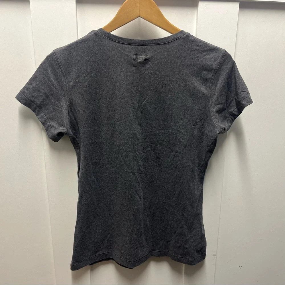 Under Armour grey stretchy active shirt size‎ L - Picture 2 of 6